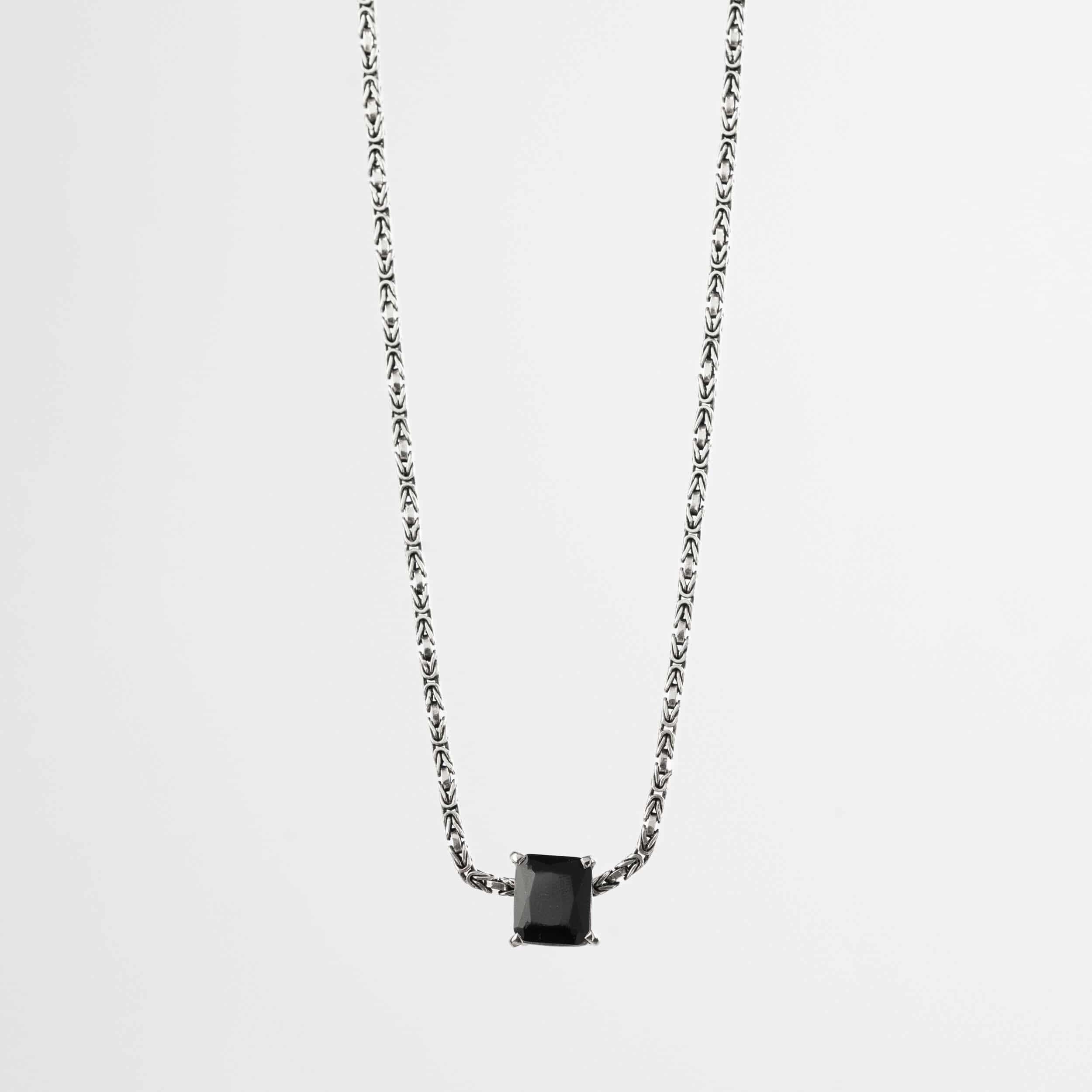 The black Turkish necklace